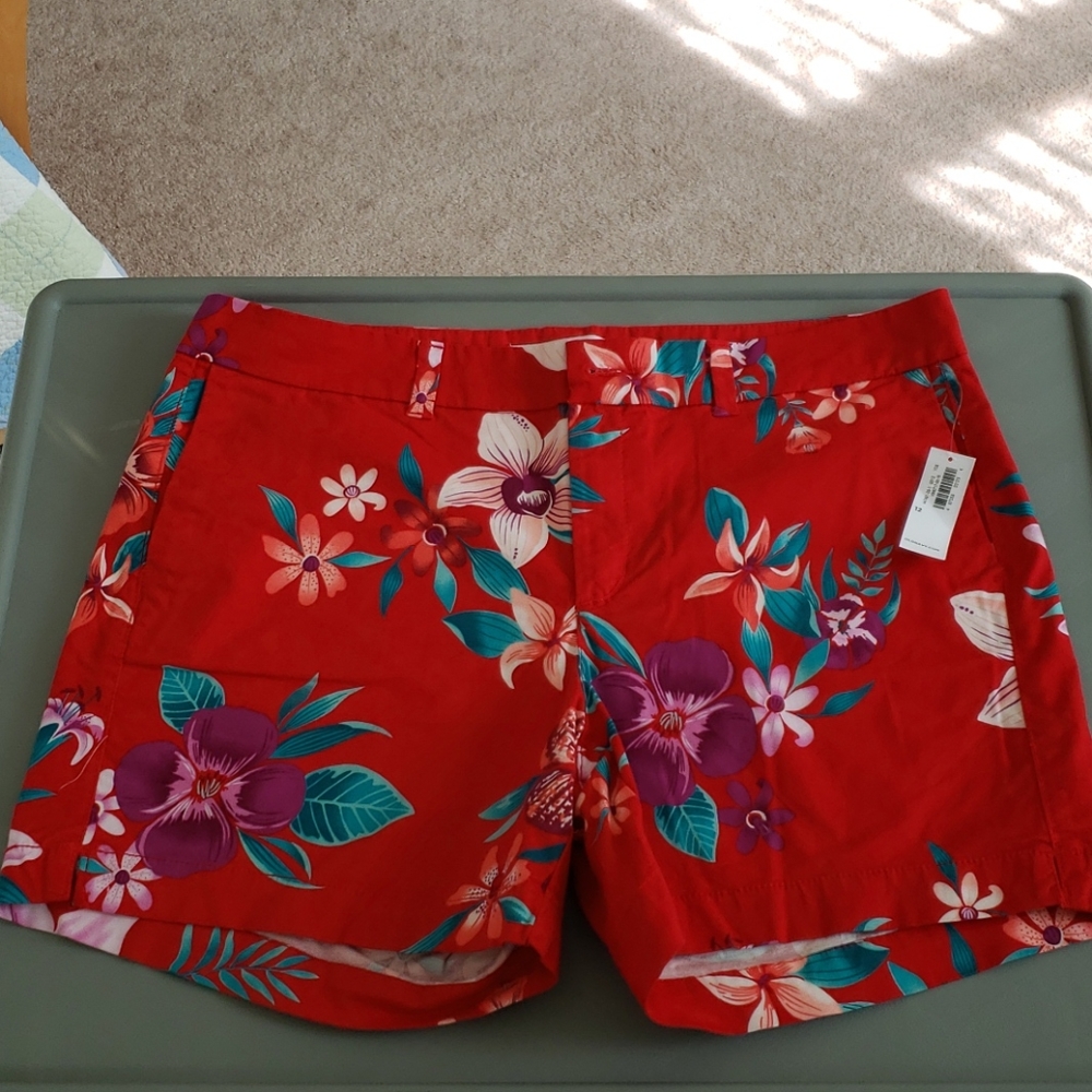 BNWT Old Navy Sz 12 Red Floral 5-in Chino Shorts